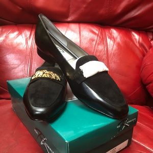 Ros Hommerson Trish Black/Gold Loafers Sz 12M New